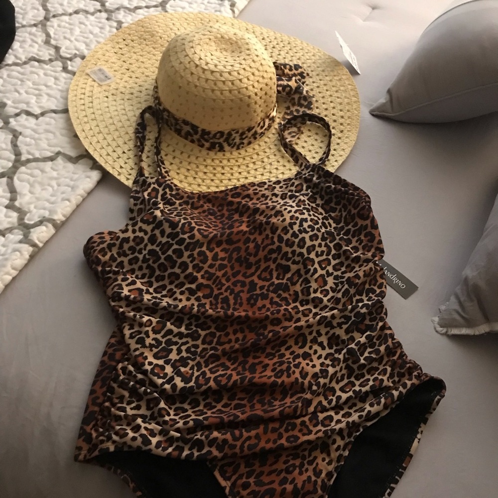 Simply stunning Catherine Malandrino animal print bathing suit and hat NWT